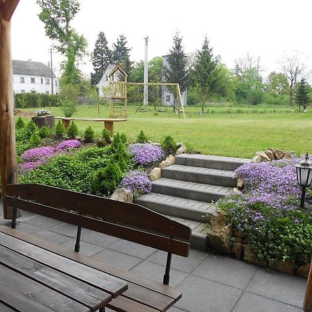 Pokoje Goscinne Viktorjan Raszowa Extérieur photo