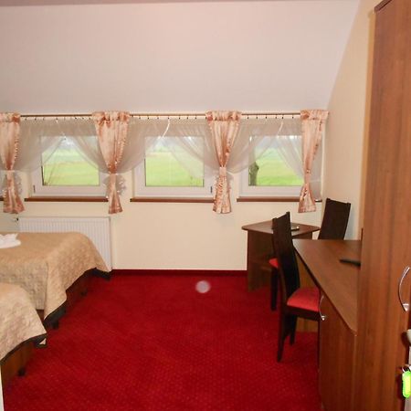 Pokoje Goscinne Viktorjan Raszowa Extérieur photo