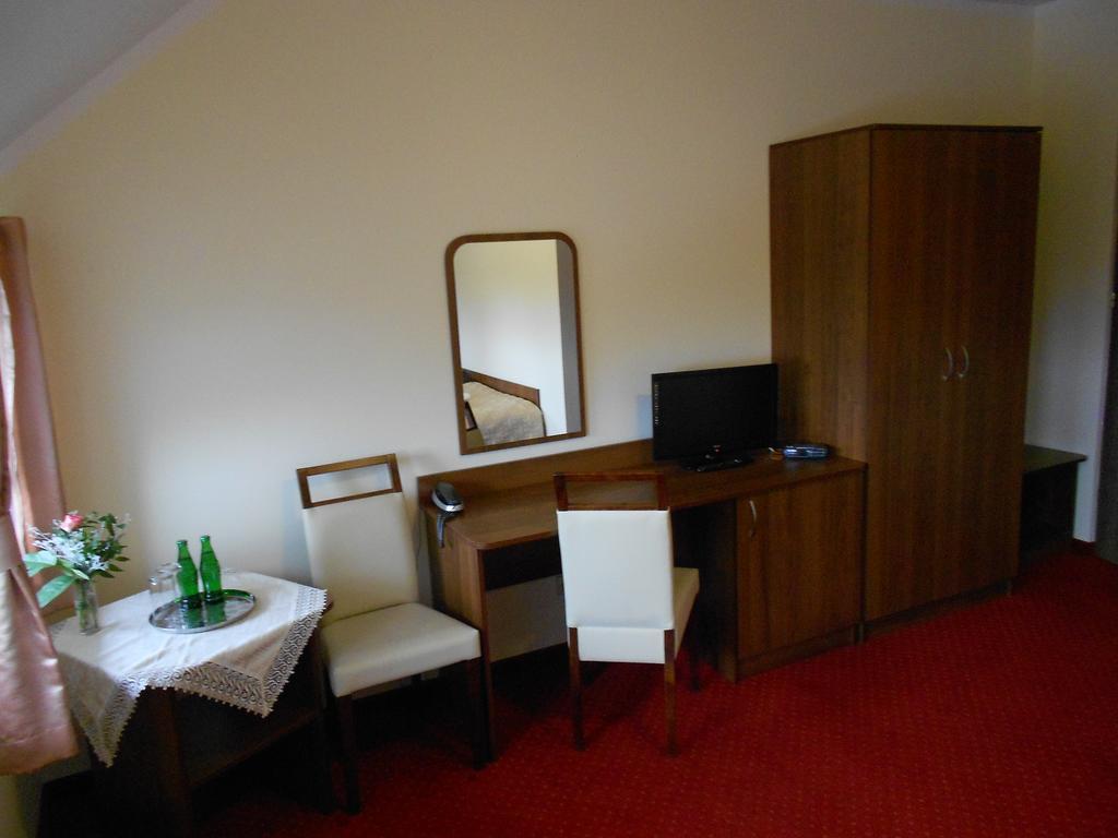 Pokoje Goscinne Viktorjan Raszowa Extérieur photo