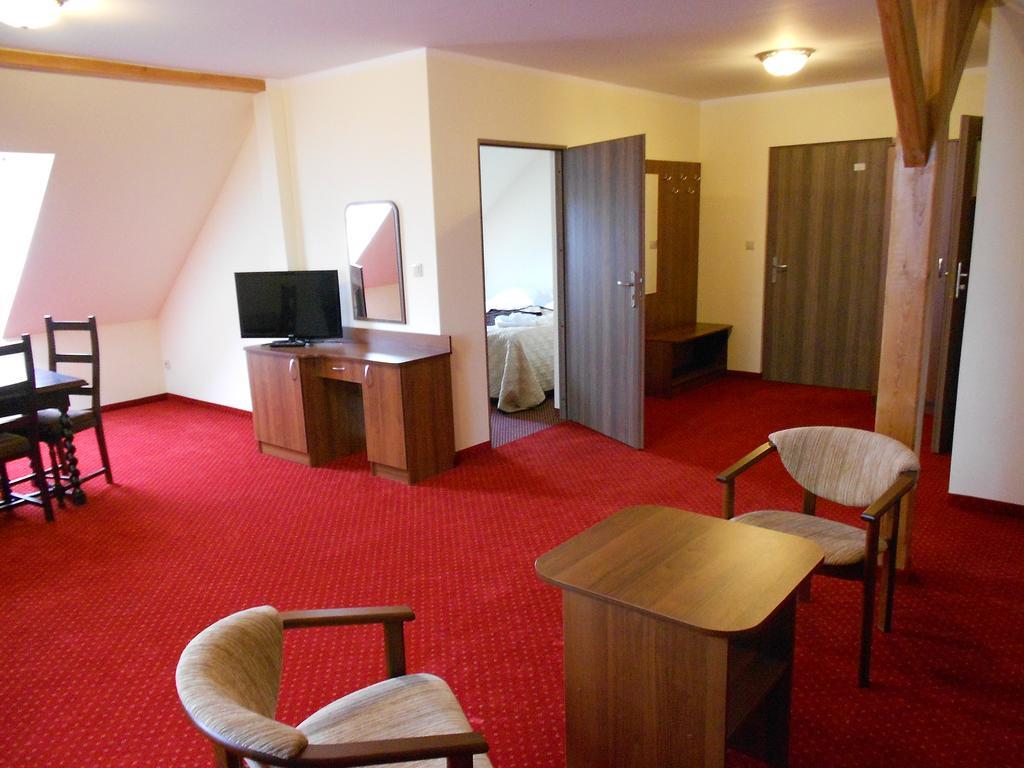 Pokoje Goscinne Viktorjan Raszowa Extérieur photo