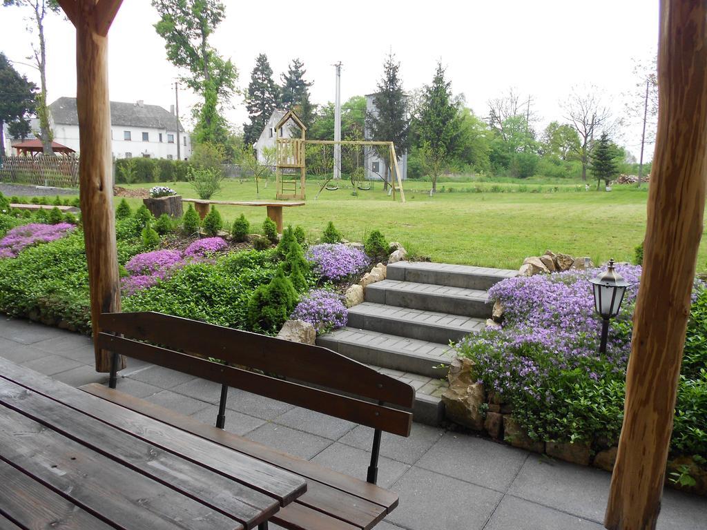 Pokoje Goscinne Viktorjan Raszowa Extérieur photo