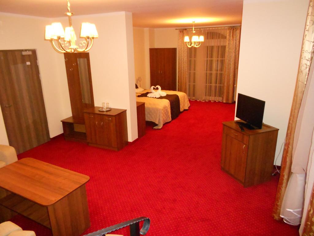 Pokoje Goscinne Viktorjan Raszowa Chambre photo