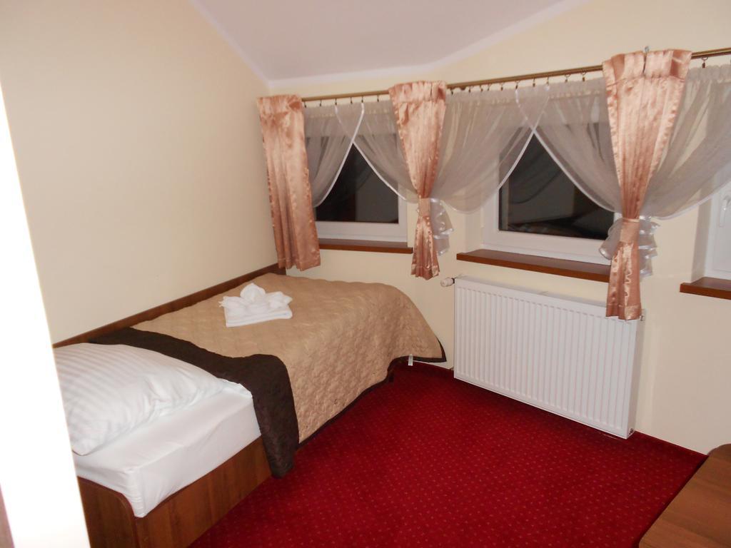 Pokoje Goscinne Viktorjan Raszowa Chambre photo