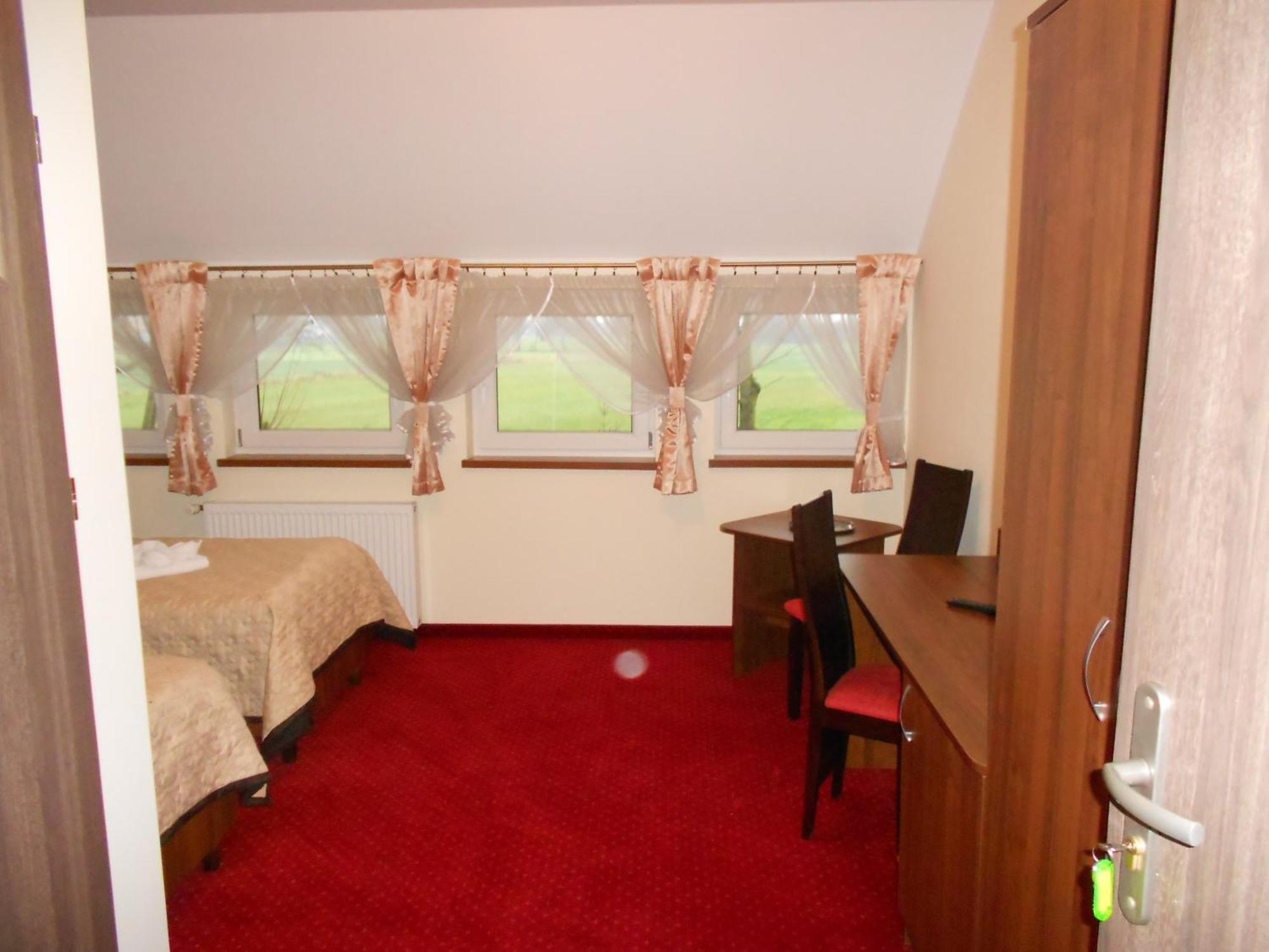 Pokoje Goscinne Viktorjan Raszowa Extérieur photo