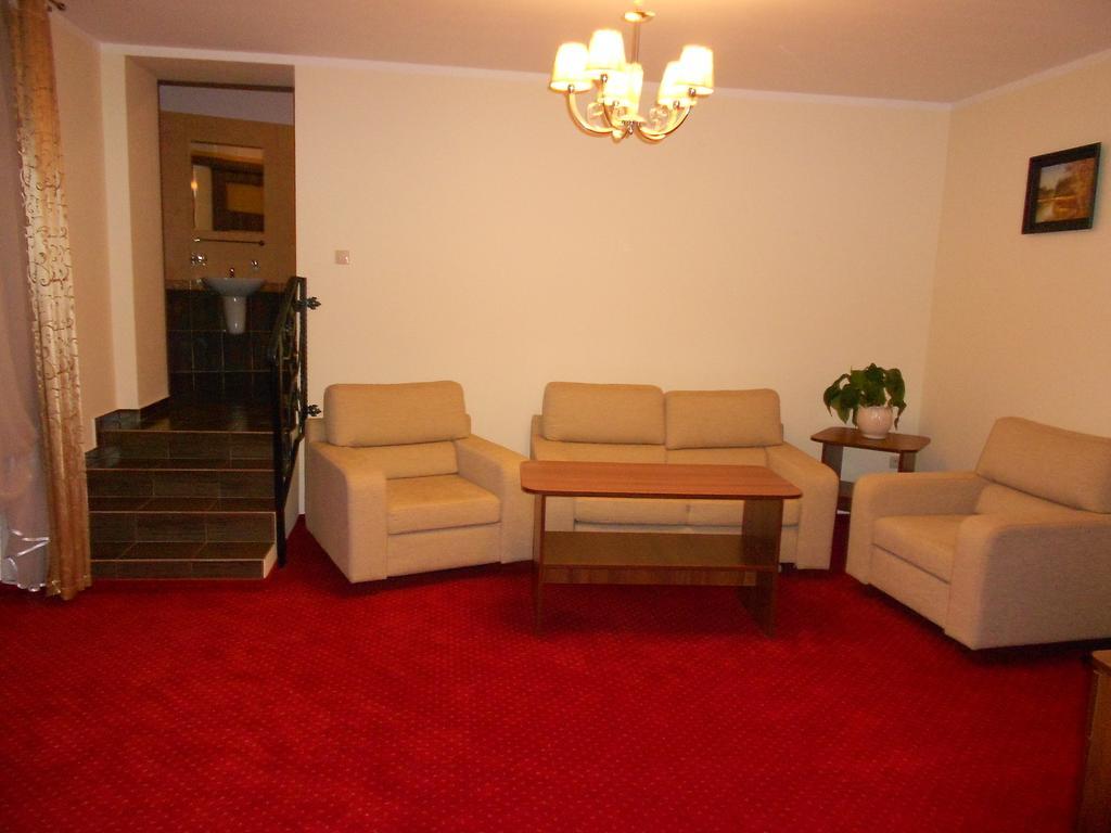 Pokoje Goscinne Viktorjan Raszowa Chambre photo