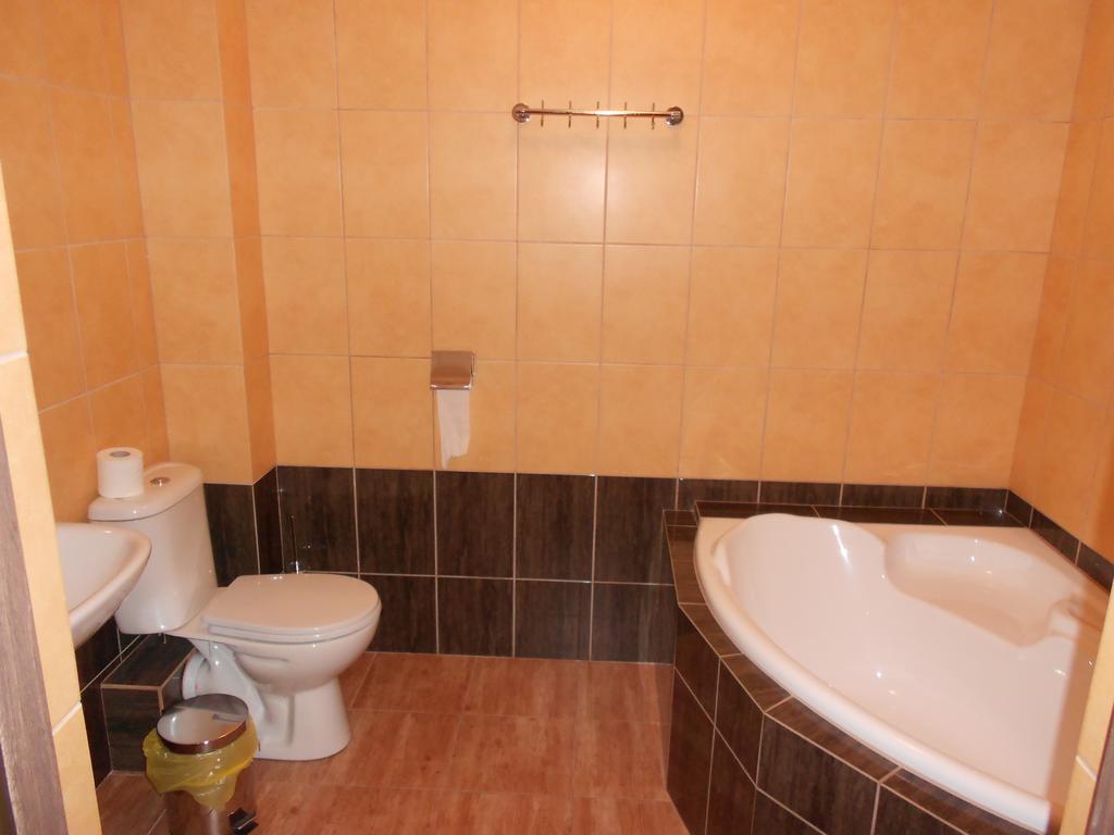 Pokoje Goscinne Viktorjan Raszowa Chambre photo