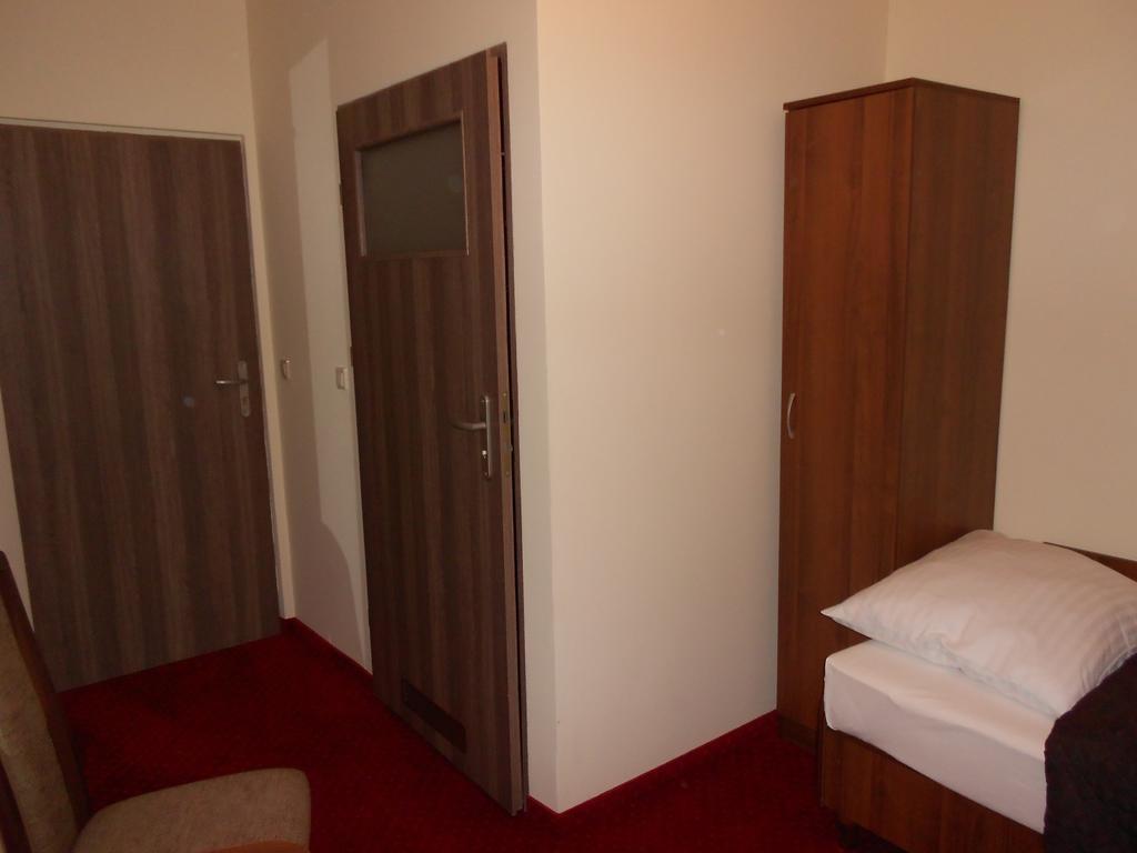 Pokoje Goscinne Viktorjan Raszowa Chambre photo