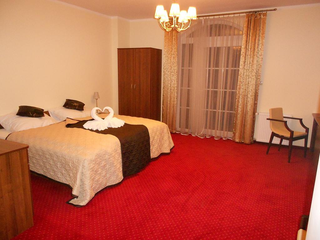 Pokoje Goscinne Viktorjan Raszowa Chambre photo
